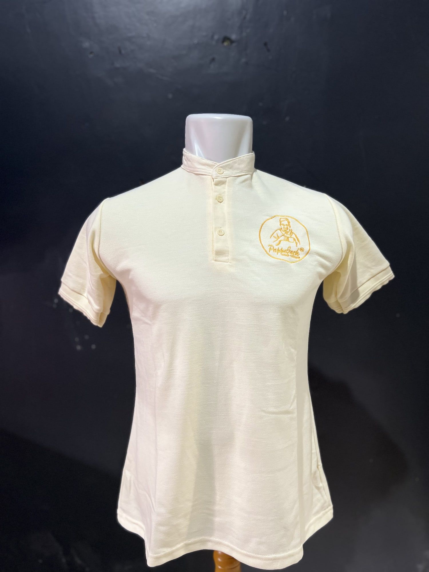 Kaos polo, tampak depan